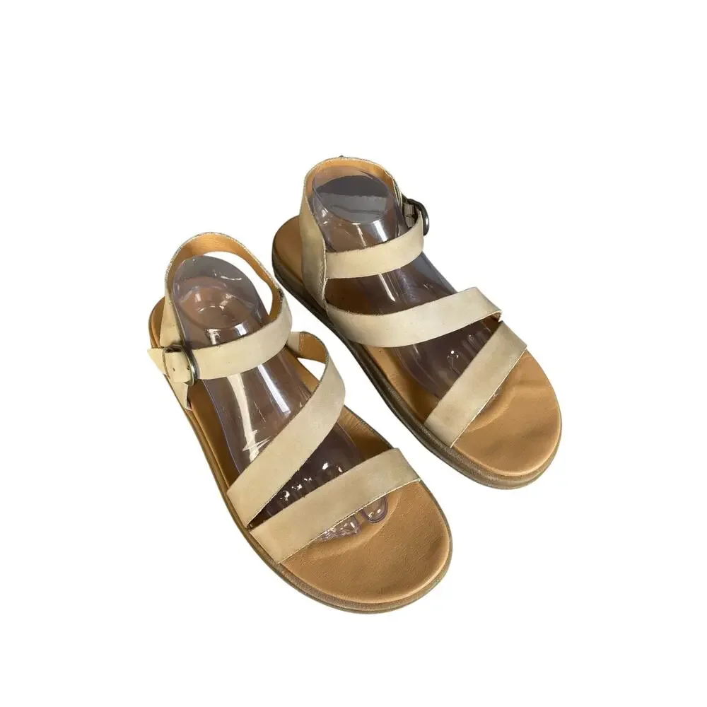 Earth Women’s Lainey Cream Colored Leather Round Toe Flat Sandals Size-12M